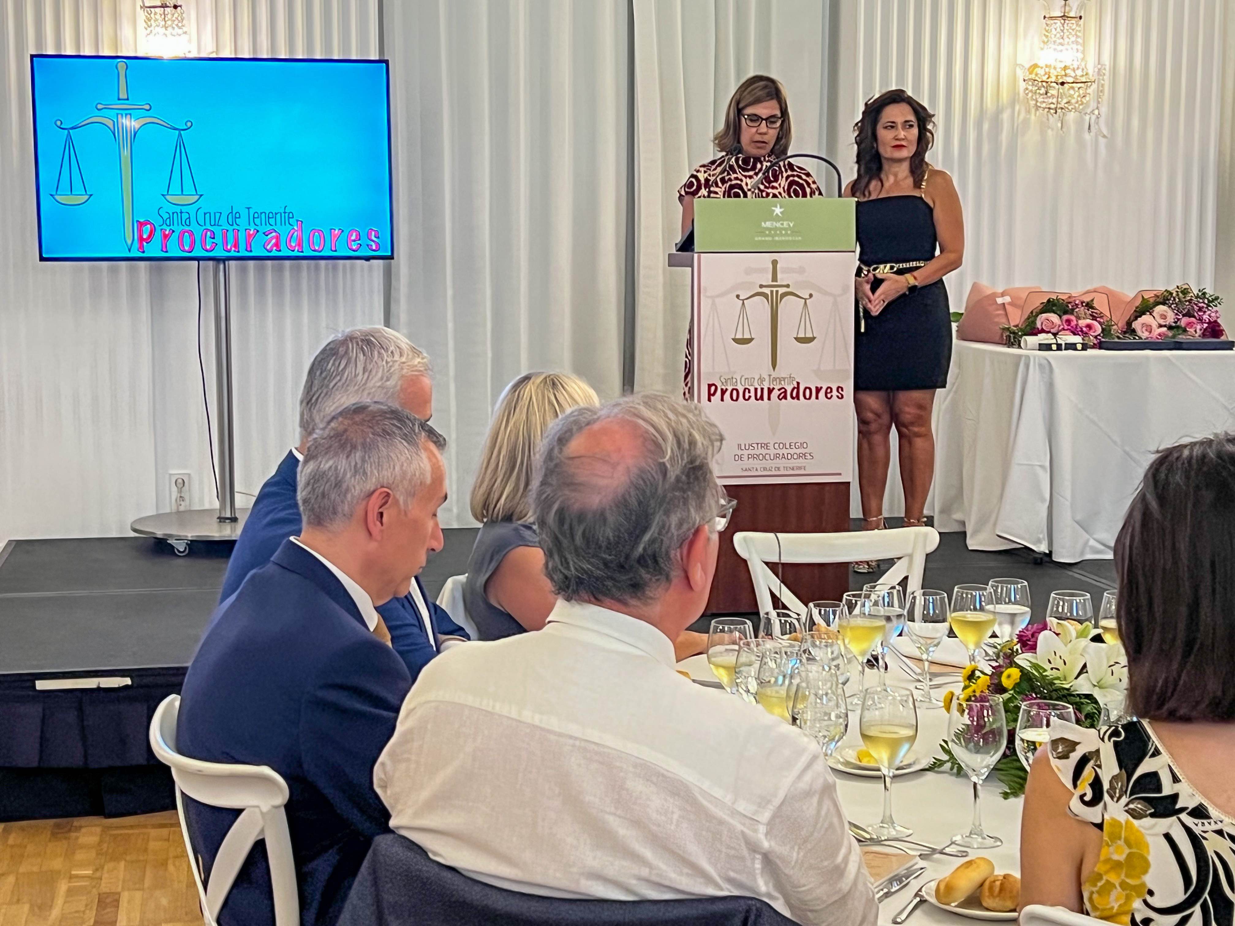 Portada de El Colegio de Procuradores de Santa Cruz de Tenerife reconoce a compañeras y compañeros que han cumplido 25 y 40 años en el ejercicio profesional 